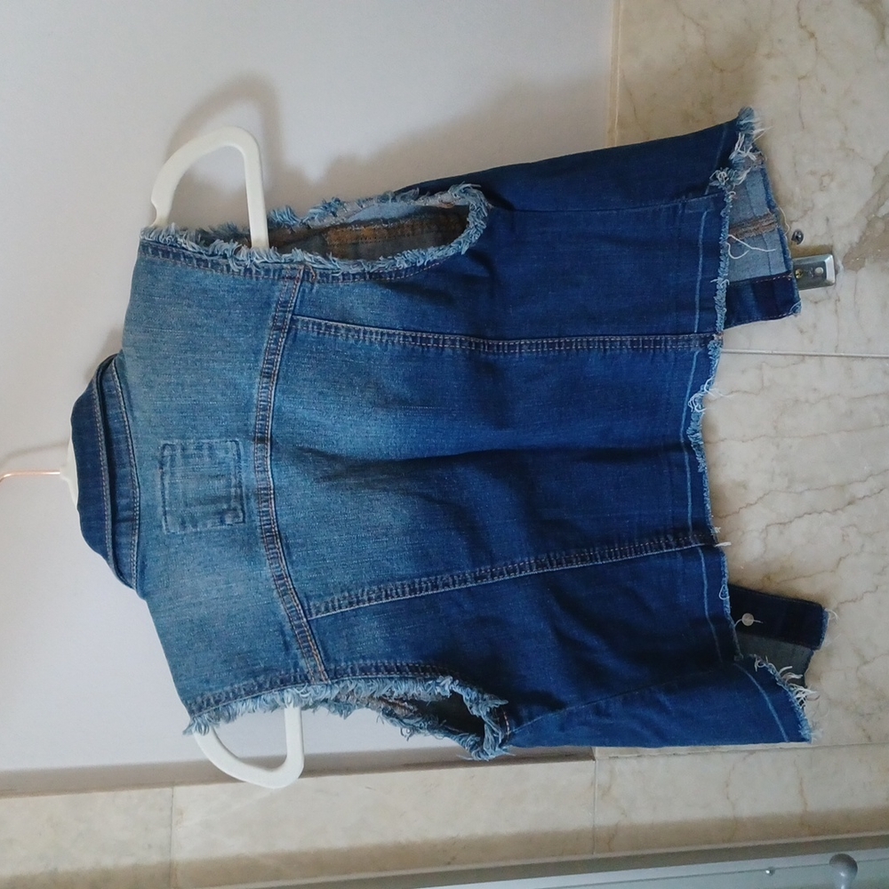 Vest - Picture 2 of 2